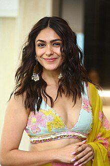 Mrunal Thakur - Wikiunfold.com